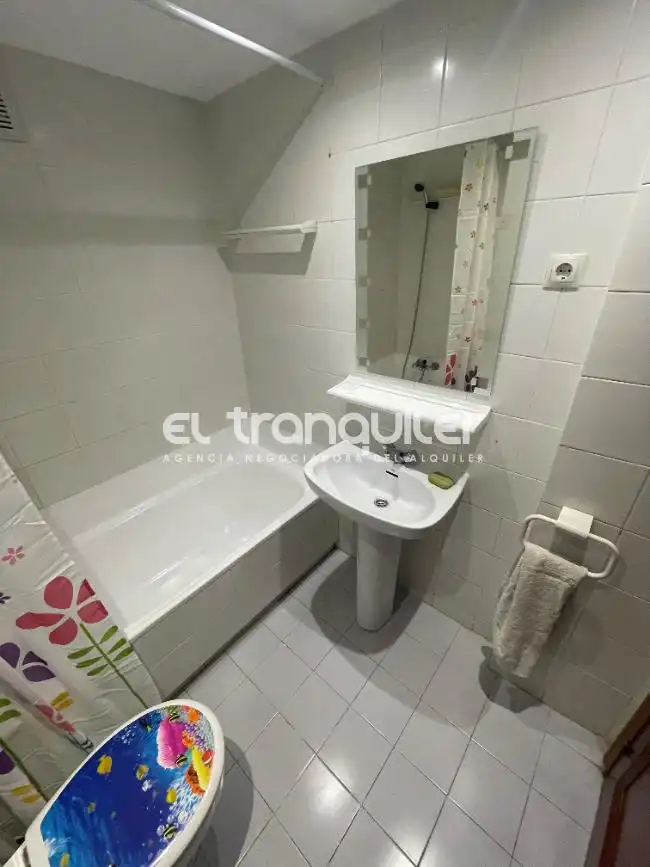Baño de Piso de alquiler en Majadahonda con Terraza, Lavadora y Se aceptan mascotas