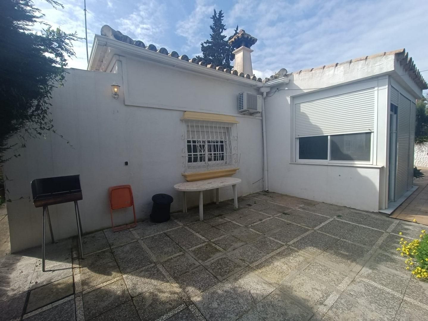 Vista exterior de Casa o xalet en venda en Jerez de la Frontera amb Jardí privat