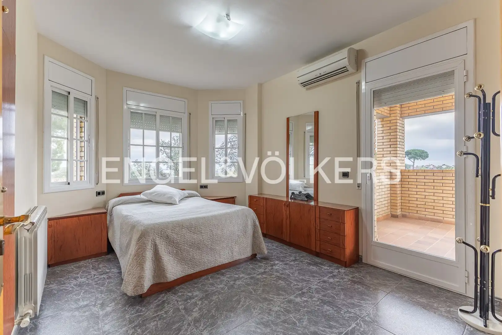 Dormitori de Casa o xalet en venda en Castellar del Vallès amb Aire condicionat, Calefacció i Jardí privat