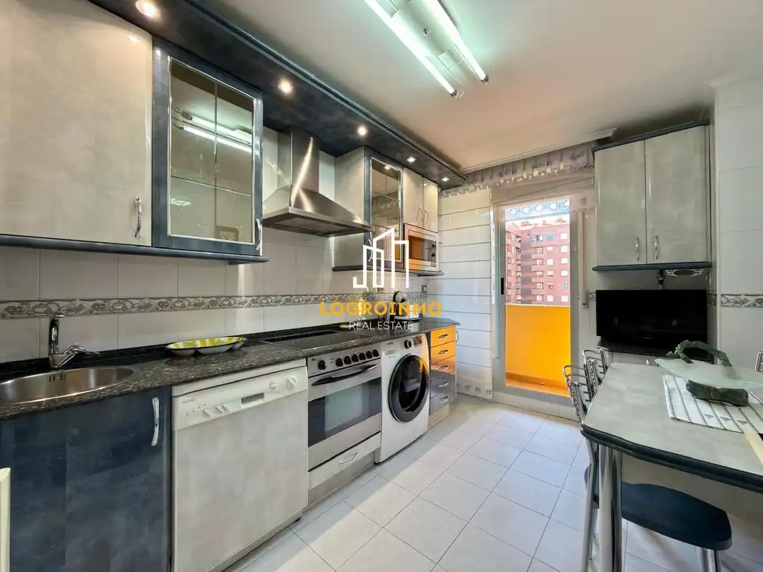 Kitchen of Flat for sale in  Logroño  with Heating, Storage room and Swimming Pool