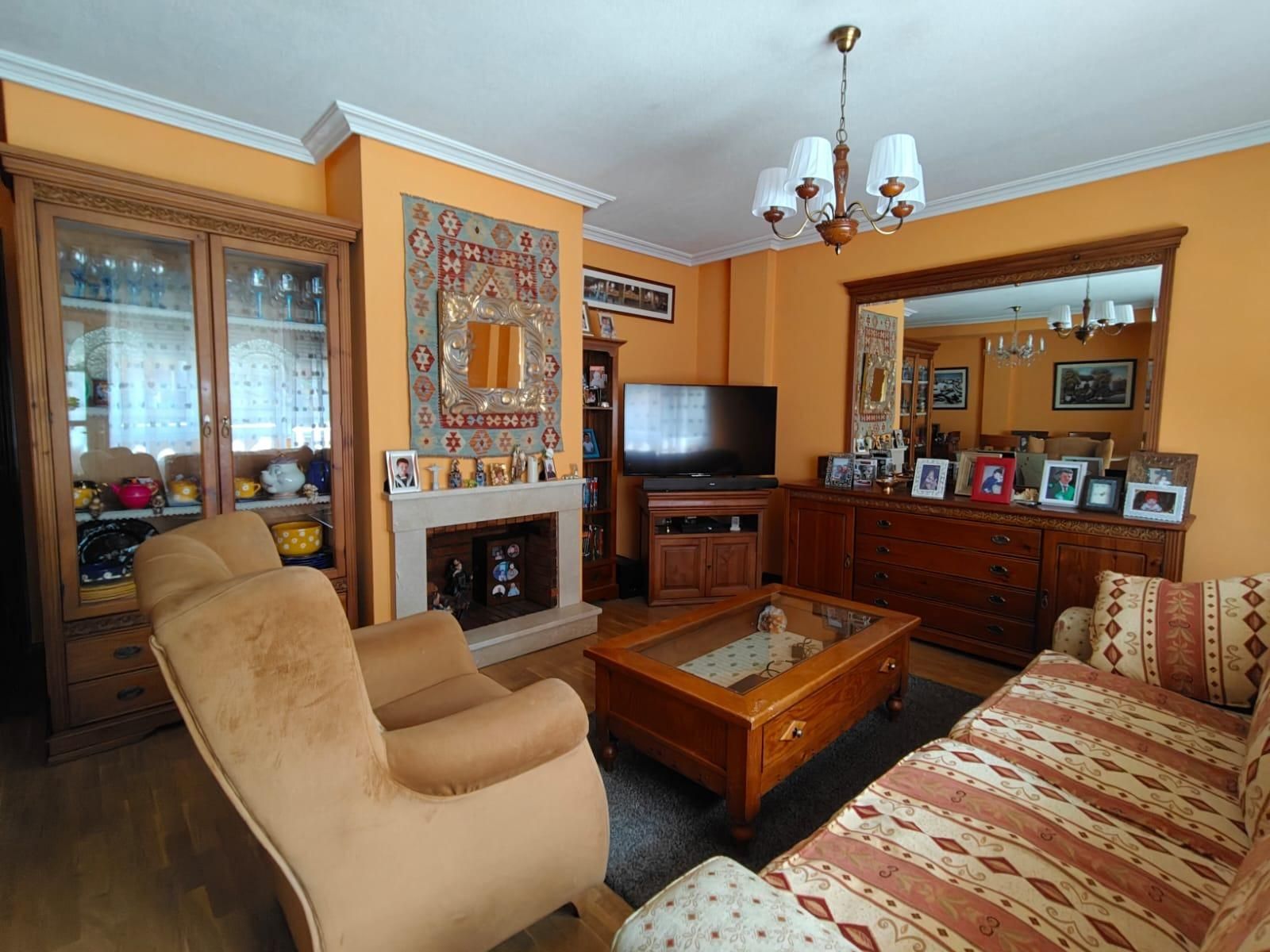 Living room of House or chalet for sale in Salamanca Capital  with Heating, Private garden and Parquet flooring