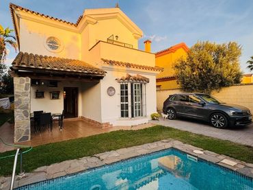 Villa con piscina in vendita a V Centenario - Piletas - Capuchinos