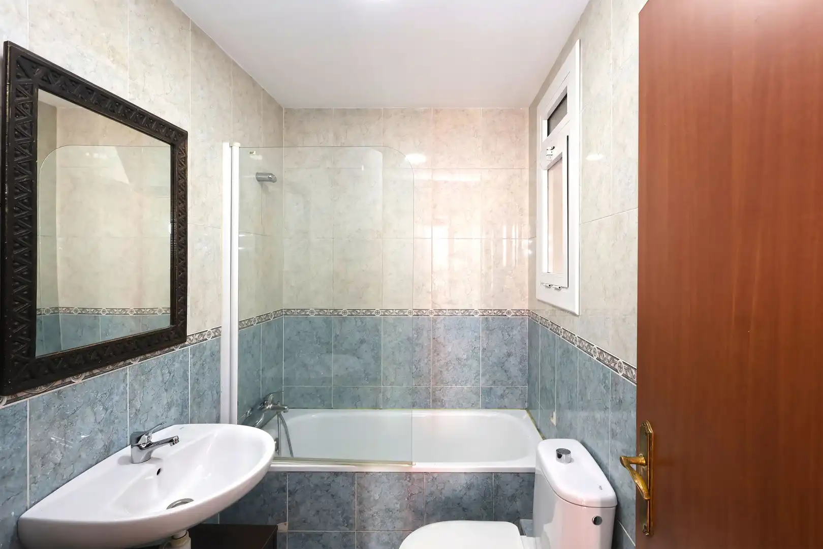 Bathroom of Flat for sale in Barcelona  with Balcony