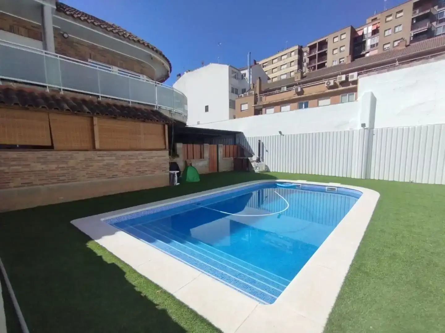 Piscina de Pis en venda en Zaragoza amb Aire condicionat, Jardí privat i Parquet