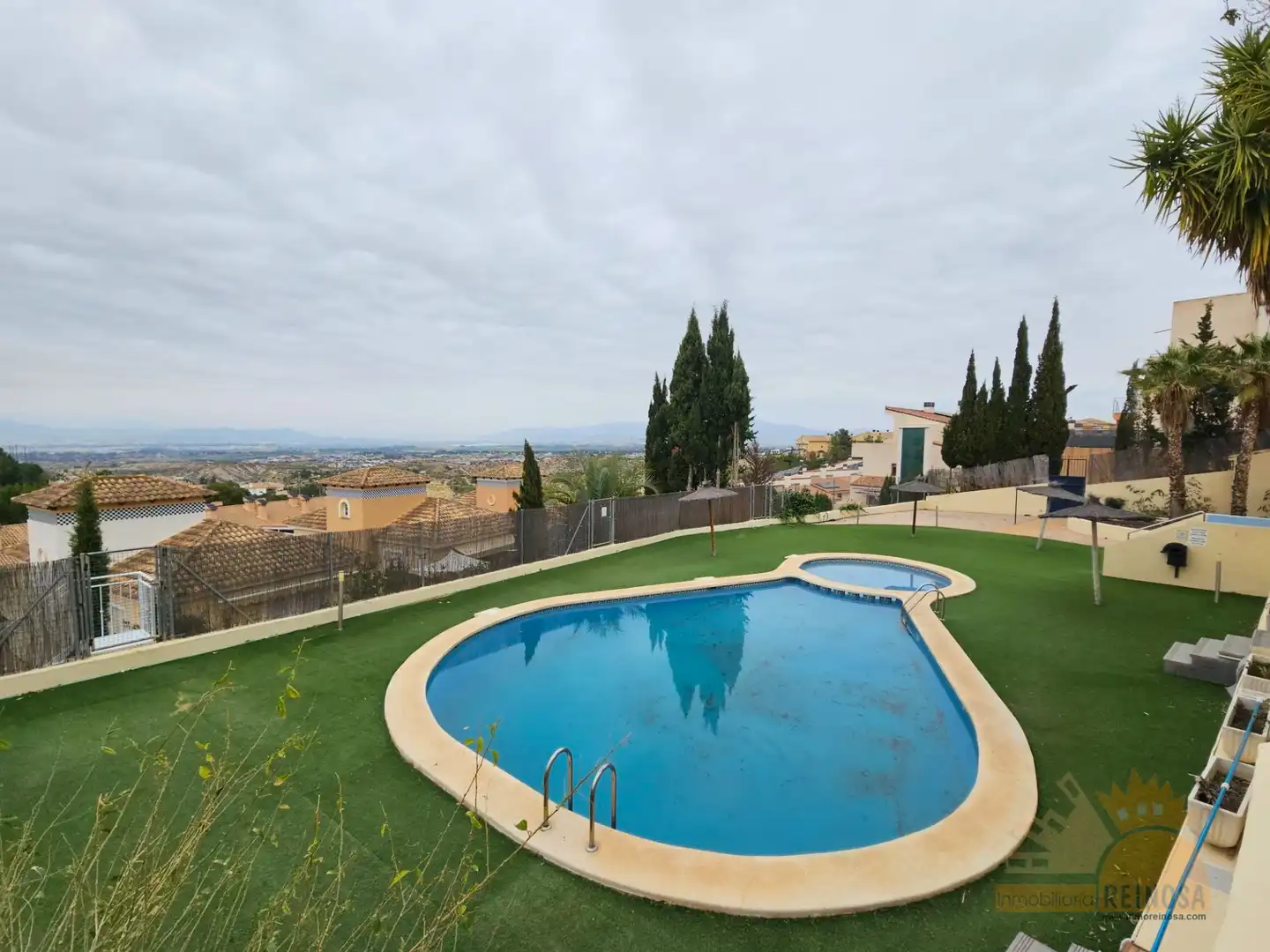 Piscina de Casa adosada en venta en Molina de Segura con Aire acondicionado, Calefacción y Jardín privado