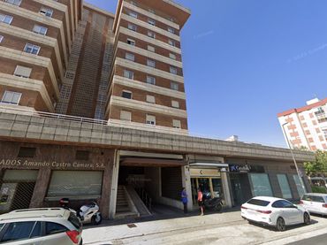 Locale commerciale in affitto a C/ Pisuerga - Pol. Allende Duero