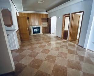 Sala d'estar de Casa adosada en venda en Hellín amb Calefacció i Terrassa