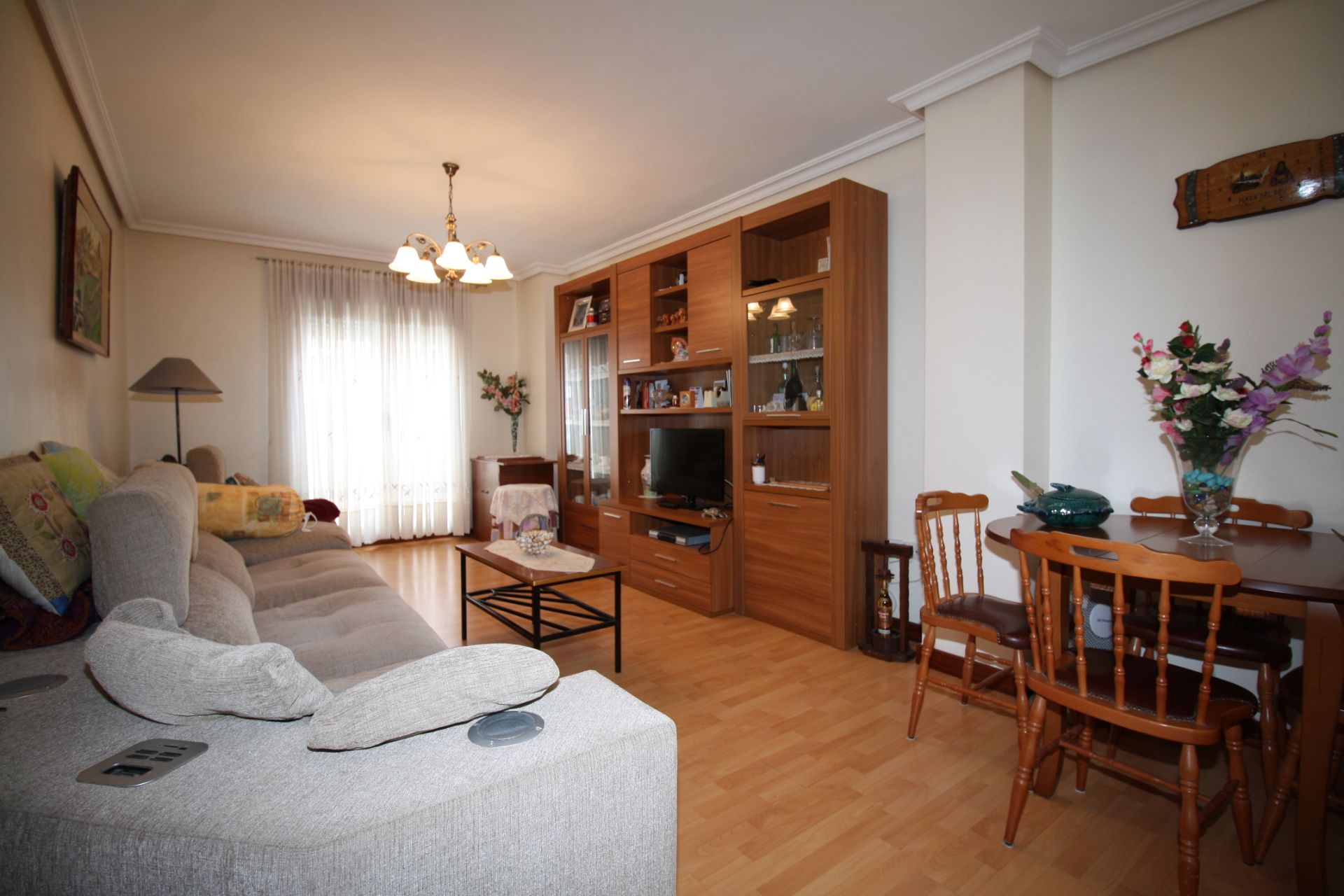 Sala d'estar de Pis en venda en Valladolid Capital amb Calefacció, Parquet i Forn