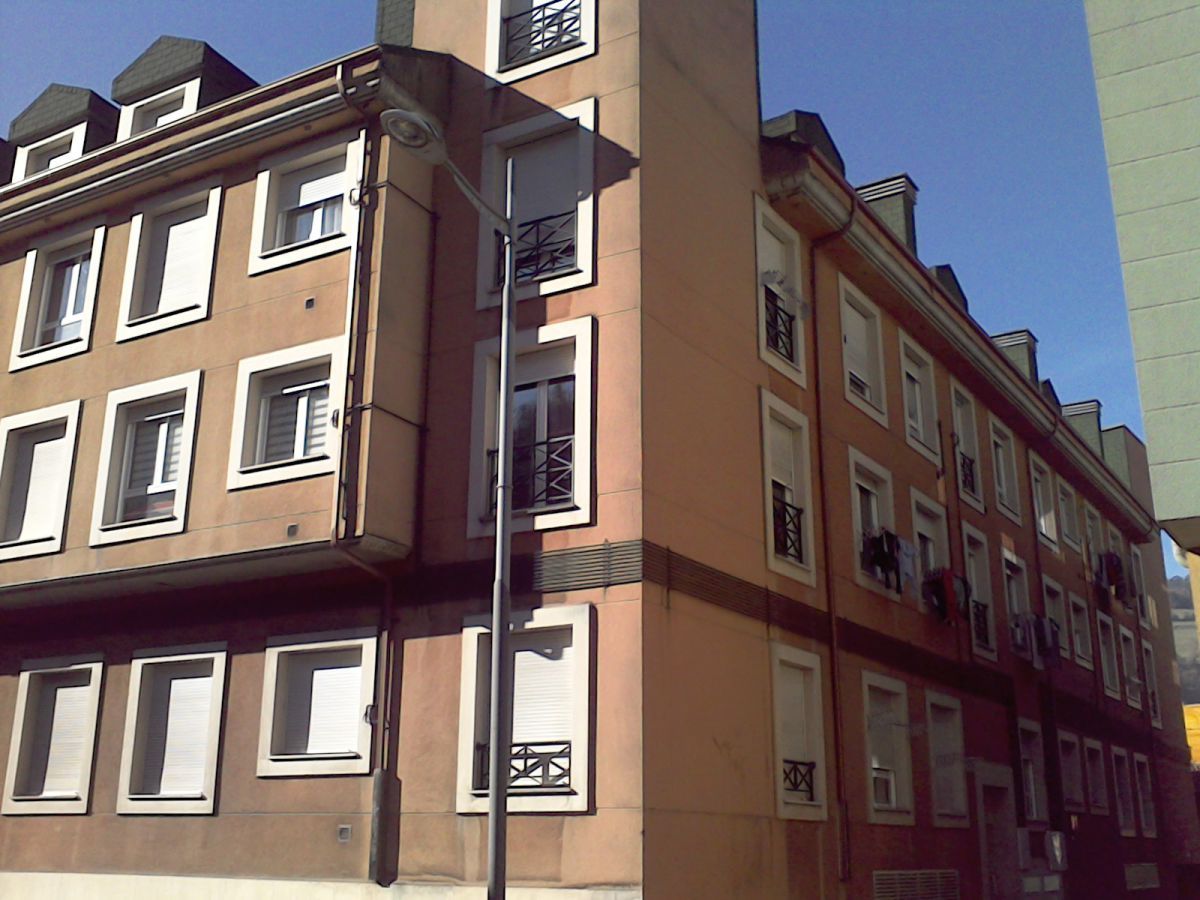 Vista exterior de Pis en venda en Mieres (Asturias) amb Calefacció