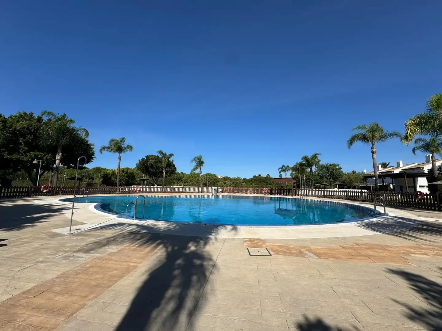 Piscina de Apartamento en venta en Rota con Terraza y Piscina comunitaria
