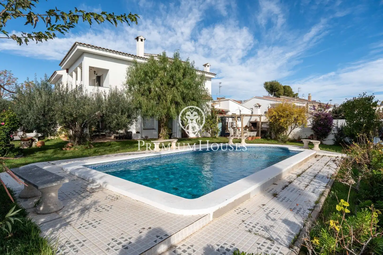 Vista exterior de Casa o xalet en venda en Vilanova i la Geltrú amb Calefacció, Jardí privat i Terrassa