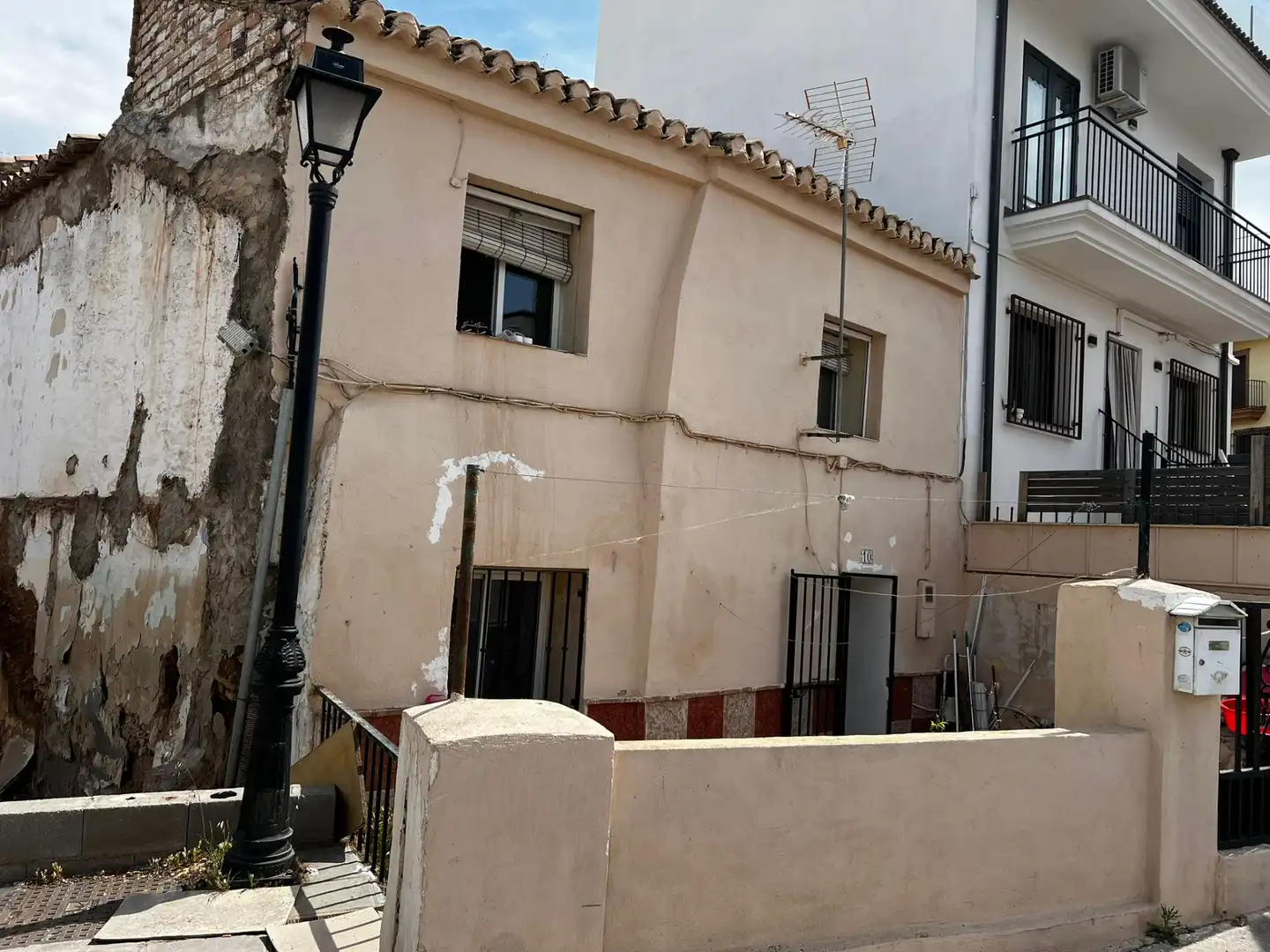 Vista exterior de Casa adosada en venta en La Zubia