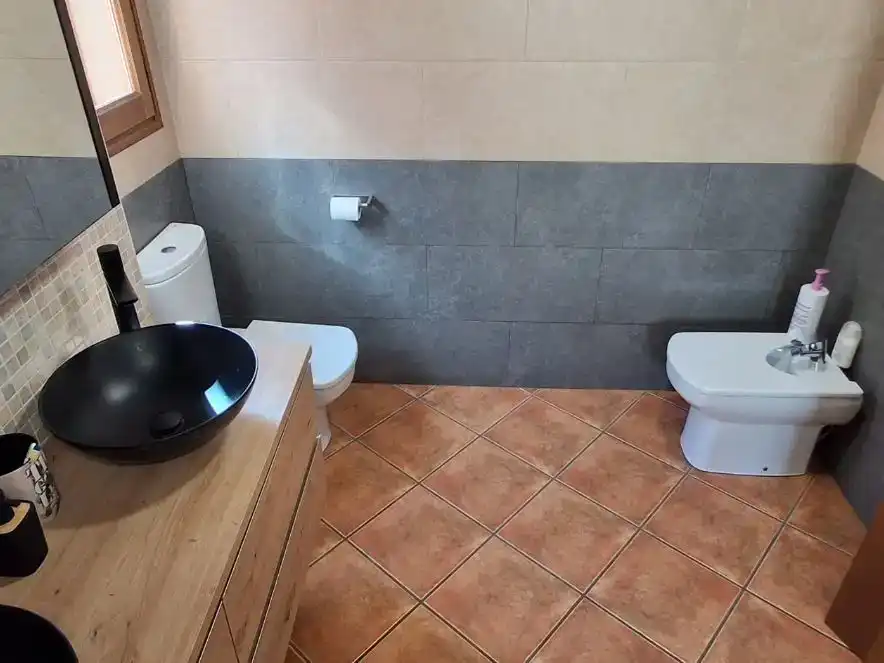 Badezimmer von Wohnung zum Verkauf in Tavernes de la Valldigna mit Klimaanlage und Balkon