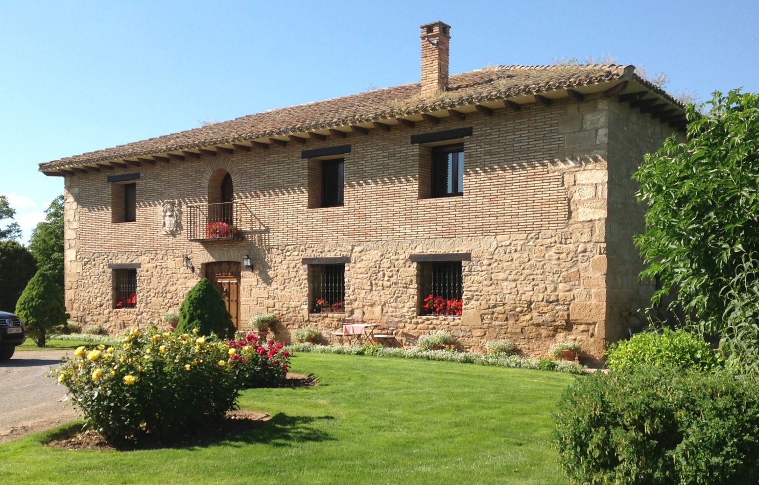 Vista exterior de Casa o chalet en venta en  Logroño con Calefacción, Jardín privado y Piscina