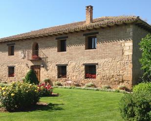 Vista exterior de Casa o xalet en venda en  Logroño amb Calefacció i Piscina