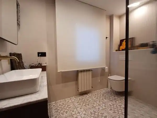 Bany de Casa o xalet en venda en Vigo  amb Calefacció, Jardí privat i Parquet