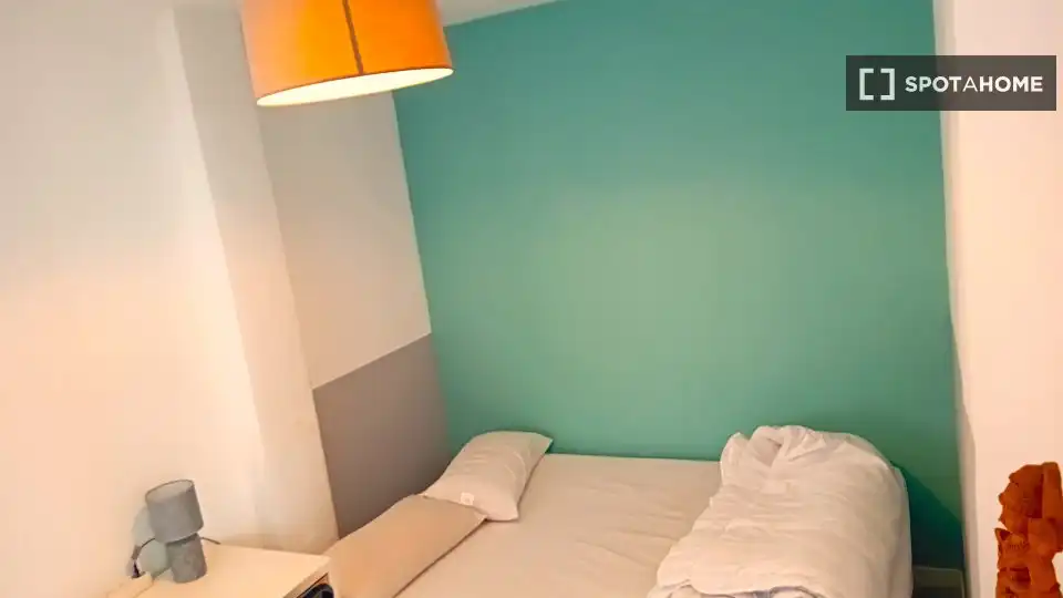 Dormitori de Apartament per a compartir en Madrid amb Aire condicionat, Calefacció i Terrassa