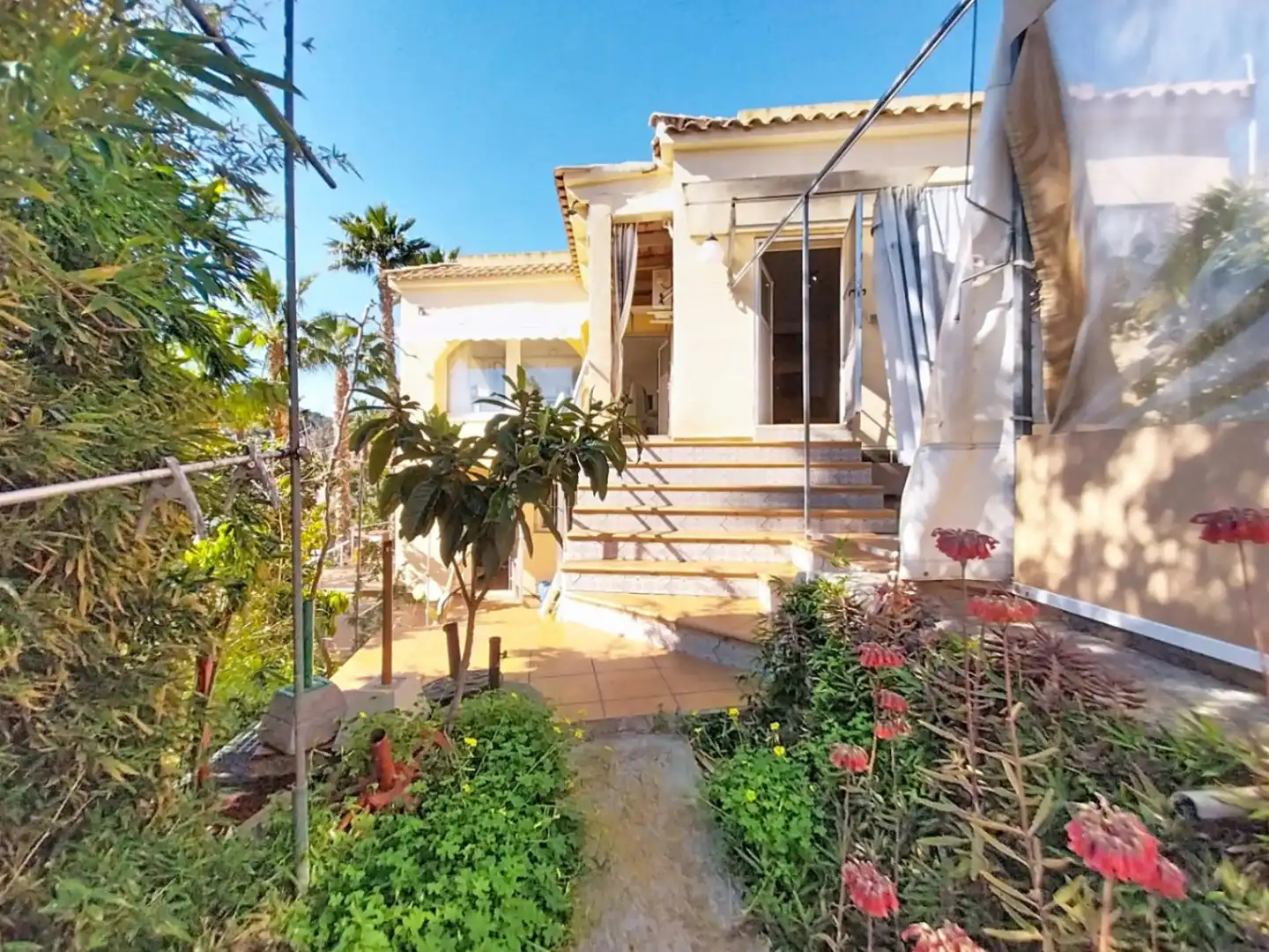 Vista exterior de Casa o chalet en venta en La Nucia con Aire acondicionado, Jardín privado y Terraza