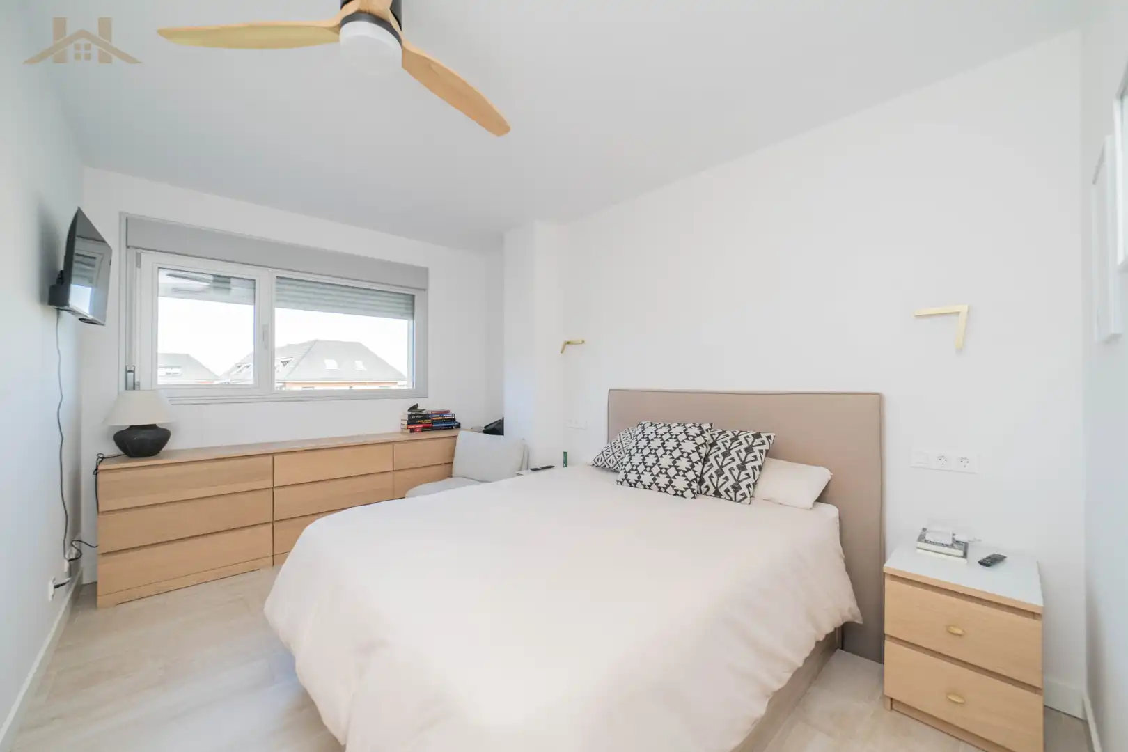 Habitación de Piso en venta en Boadilla del Monte con Aire acondicionado, Calefacción y Jardín privado