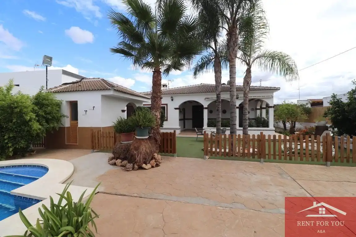 Casa con piscina en alquiler en Centro, imagen 3