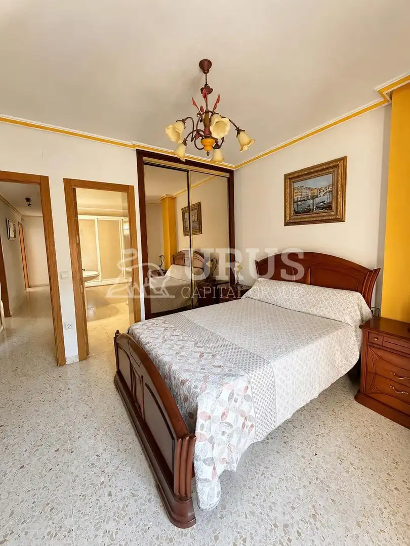 Piso en venta en CENTRO DE SALUD, Poniente-Norte - Miralbaida - Parque Azahara