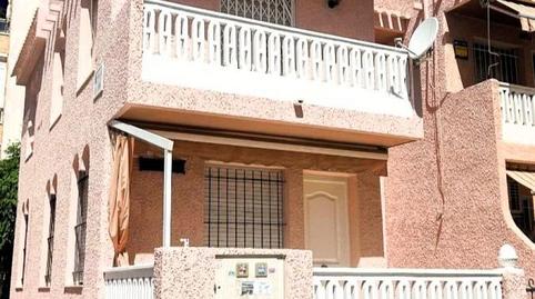 Foto 2 de Casa adosada en venda a Calle Arquitecto Larramendi, 9, Avenida Habaneras - Curva de Palangre, Torrevieja
