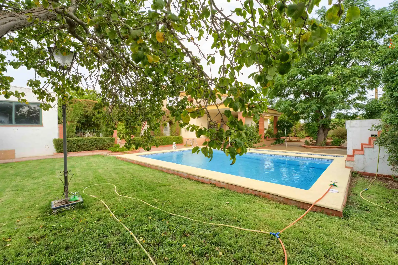 Piscina de Casa o xalet en venda en Carmona amb Jardí privat, Terrassa i Piscina