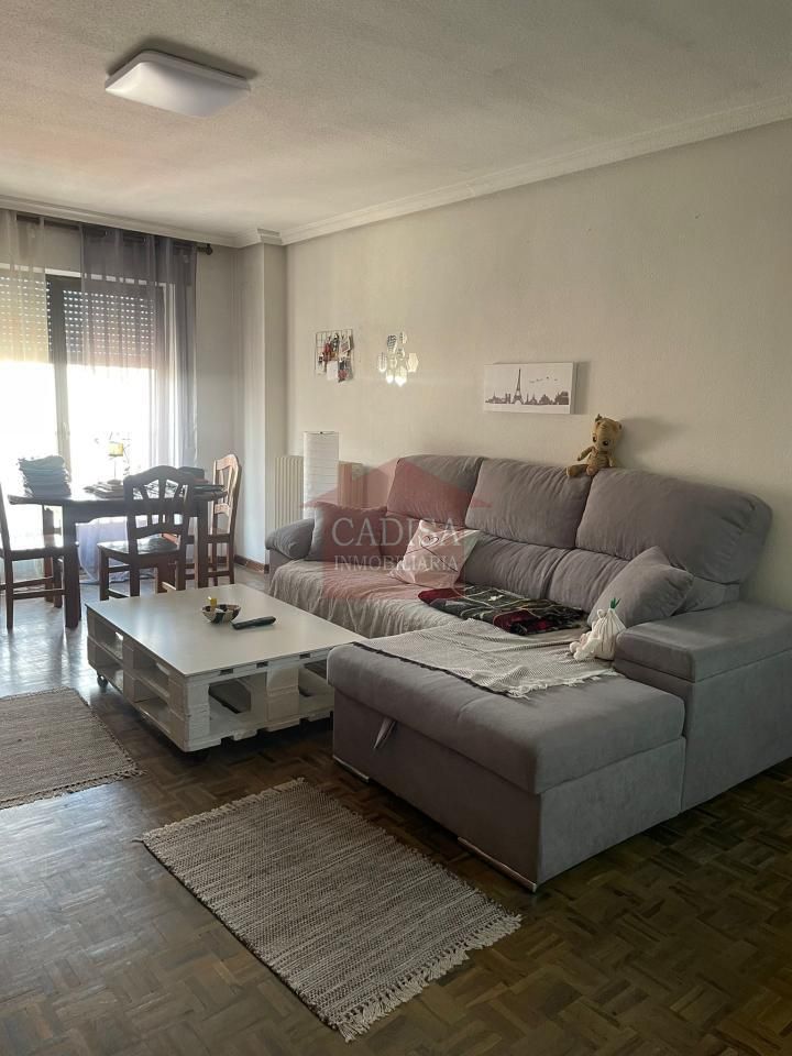 Living room of Flat for rent in Salamanca Capital  with Heating, Parquet flooring and Furnished