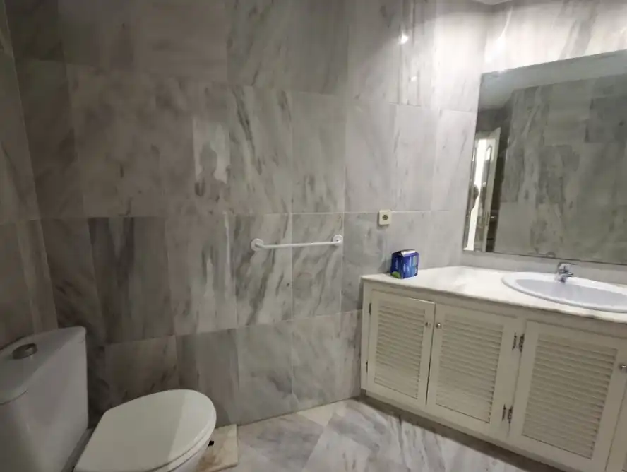 Bathroom of Flat for sale in Marbella  with Air Conditioner, Private garden and Terrace