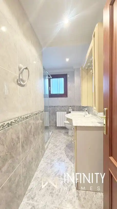 Bathroom of Flat for rent in Galdakao  with Heating, Terrace and Furnished