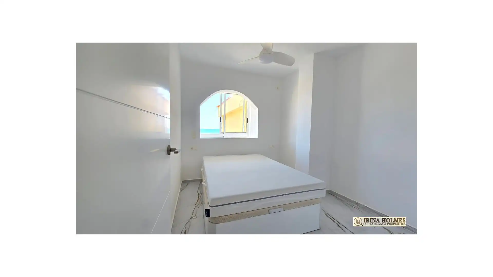 Habitación de Piso en venta en Torrevieja con Aire acondicionado, Jardín privado y Terraza