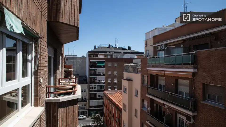 Room in Guindalera