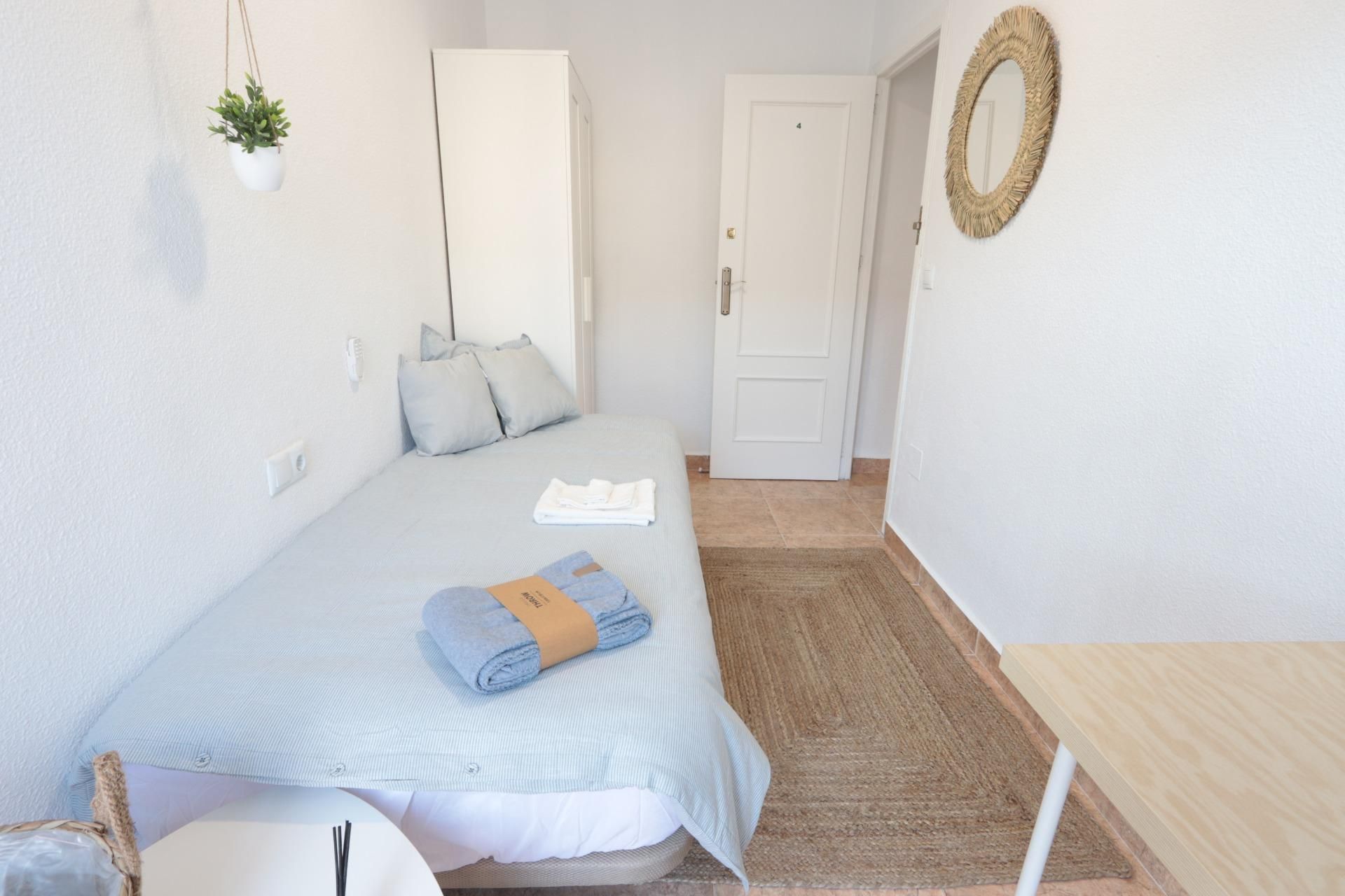 Dormitori de Pis per a compartir en Cartagena amb Moblat