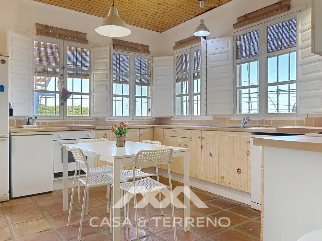 Cuina de Casa o xalet en venda en Canillas de Aceituno amb Jardí privat, Terrassa i Piscina