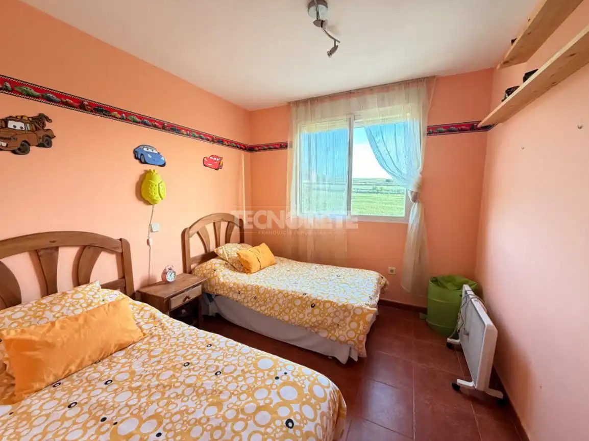 Habitación de Casa adosada en venta en Aldeanueva de Barbarroya con Aire acondicionado, Terraza y Amueblado