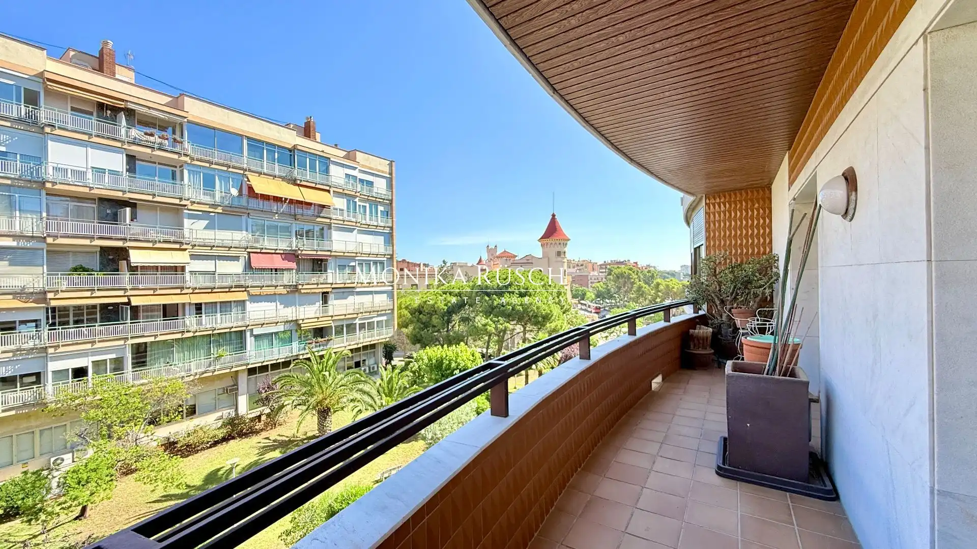 Vista exterior de Piso en venta en Barcelona con Calefacción, Terraza y Trastero