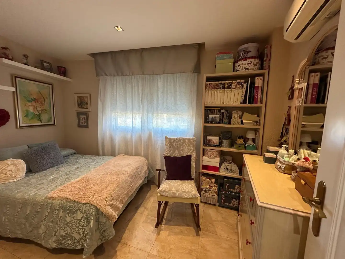 Habitación de Casa adosada en venta en Novelda con Aire acondicionado, Terraza y Trastero
