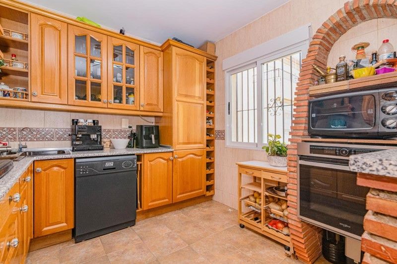 Kitchen of Single-family semi-detached for sale in Vegas del Genil