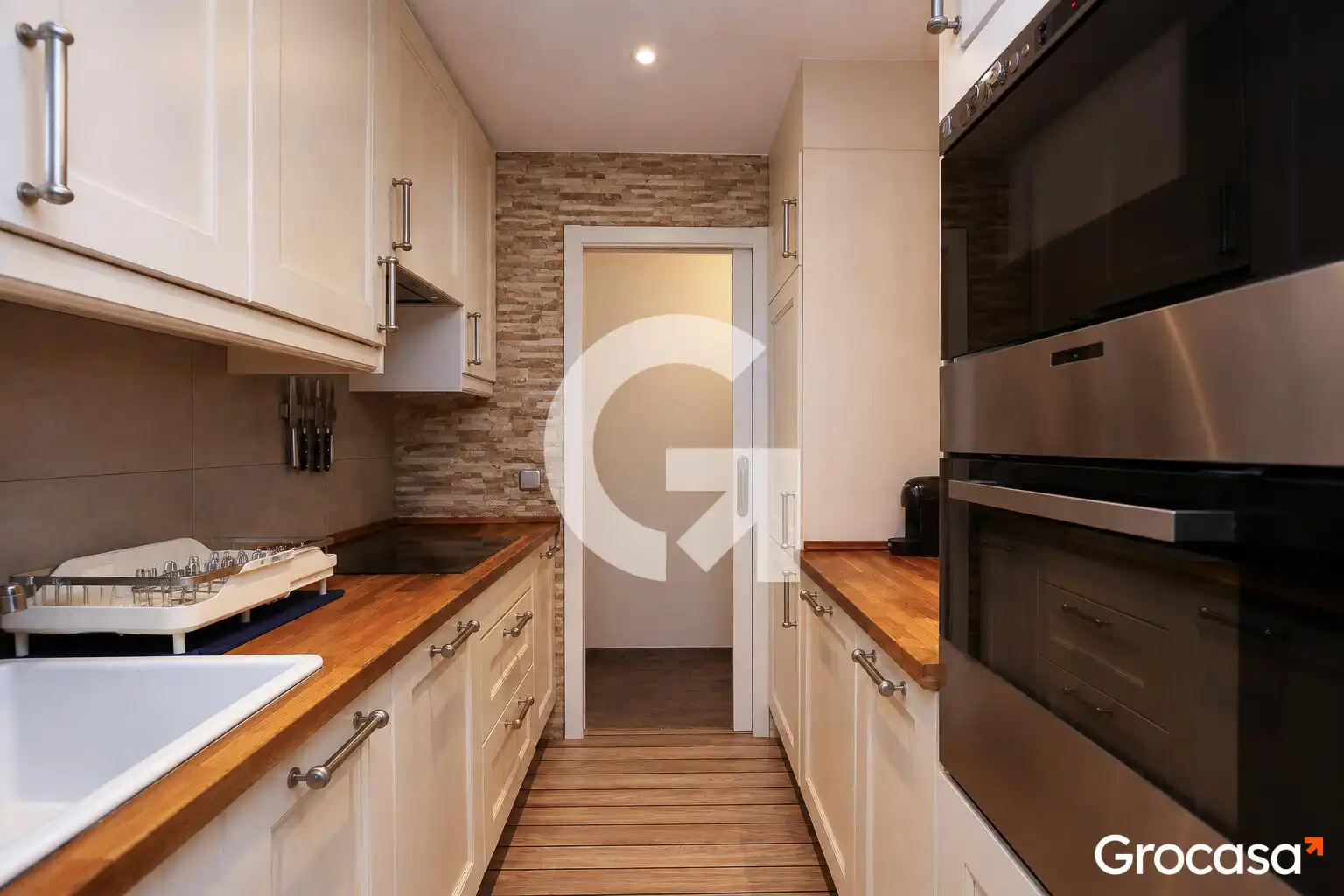 Kitchen of Flat for sale in Barcelona  with Air Conditioner, Oven and Balcony