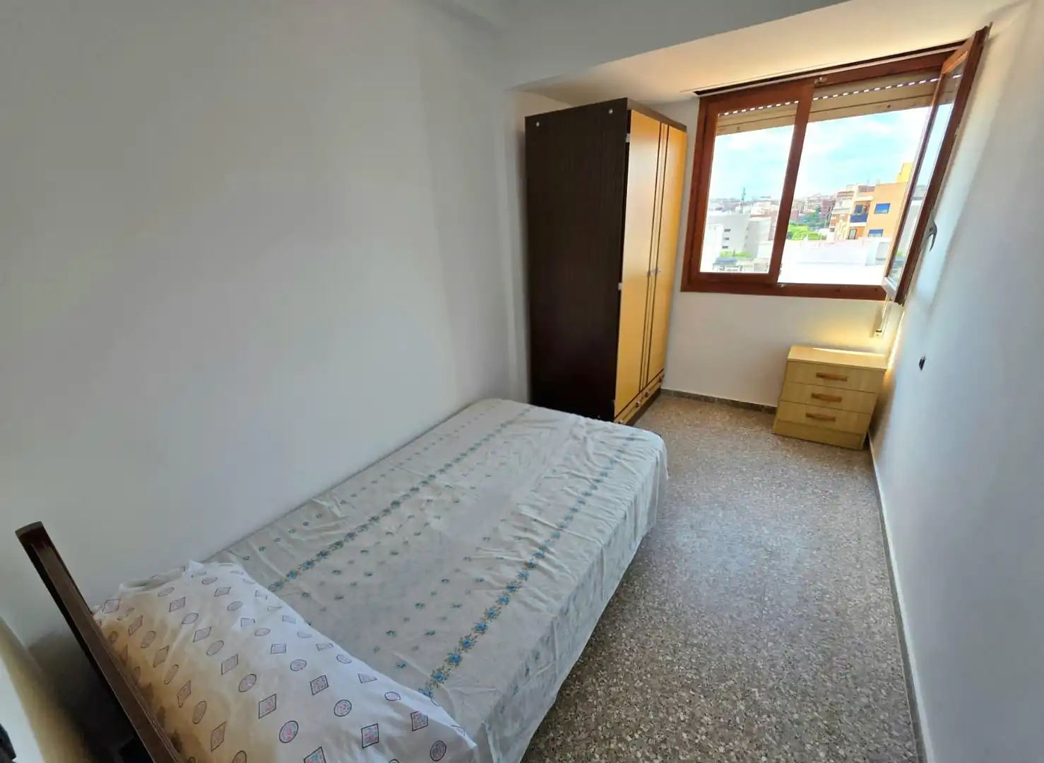 Habitación de Piso en venta en Castellón de la Plana / Castelló de la Plana con Terraza