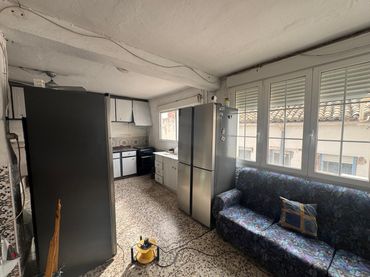 House with balcony for sale in Sax