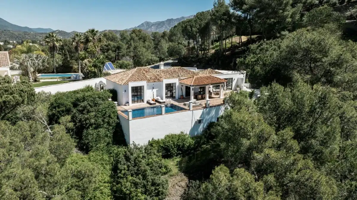 Villa con piscina in vendita a El Madroñal