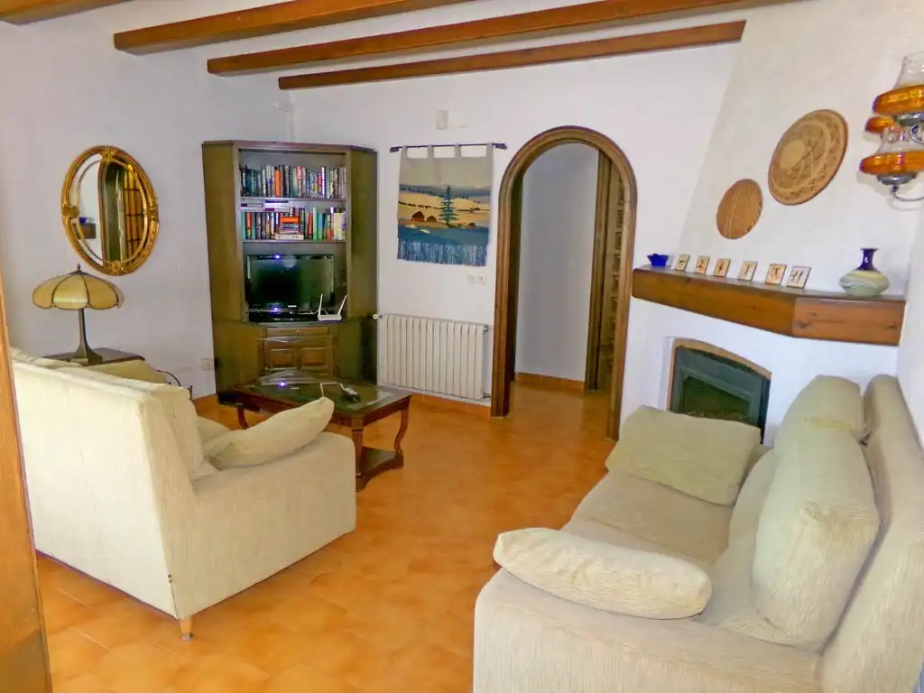 Sala d'estar de Casa o xalet en venda en L'Escala amb Aire condicionat, Calefacció i Terrassa