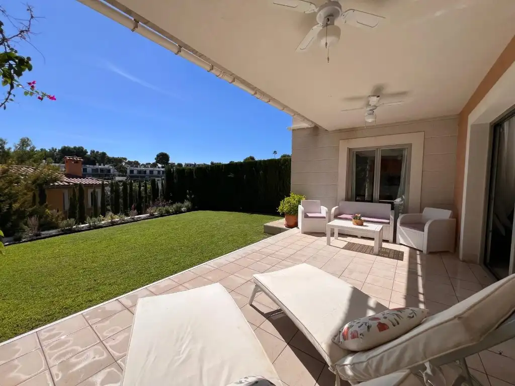 Terrasse von Einfamilien-Reihenhaus zur Miete in Cala Vinyes