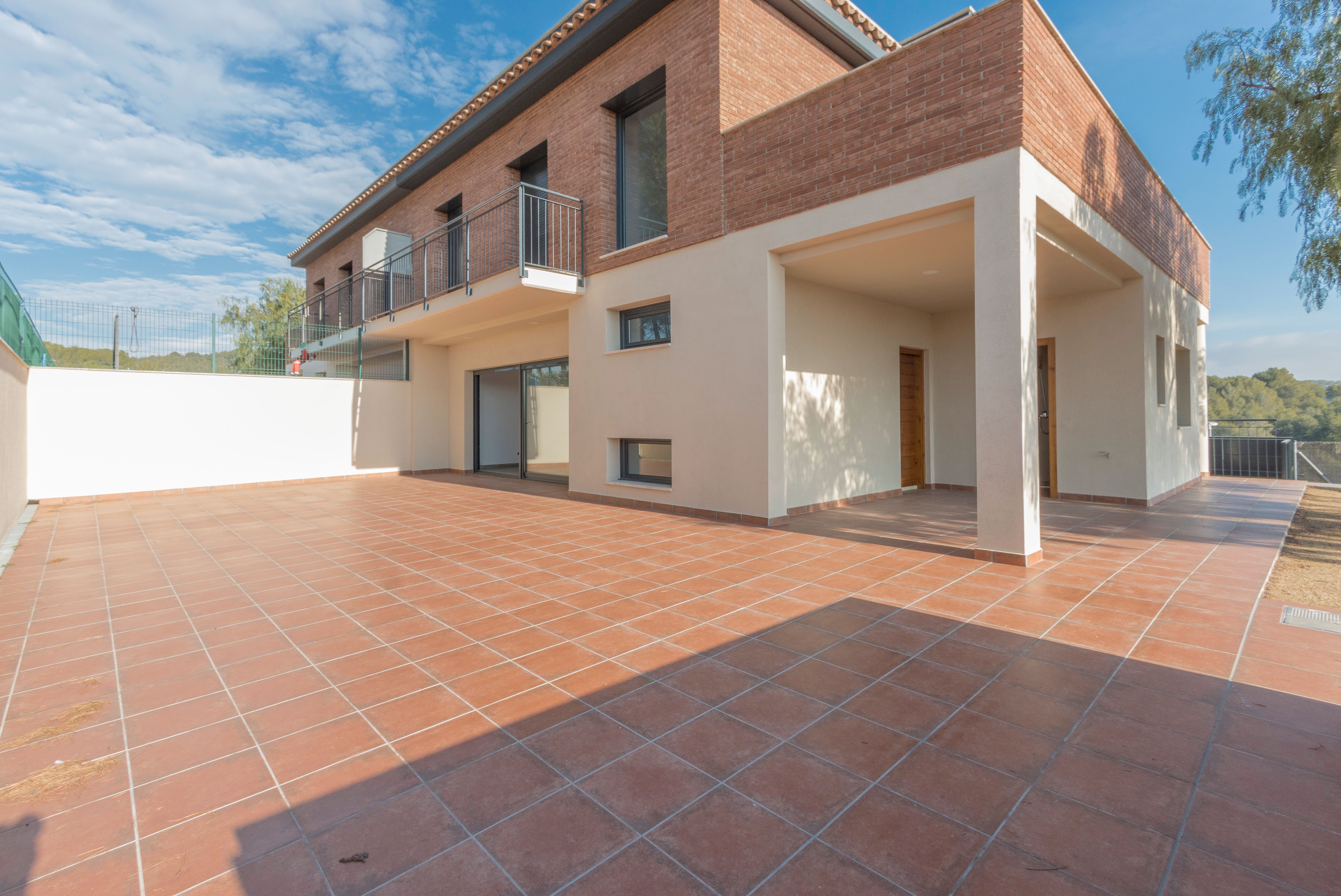 Exterior view of Single-family semi-detached for sale in Rubí  with Air Conditioner, Heating and Terrace