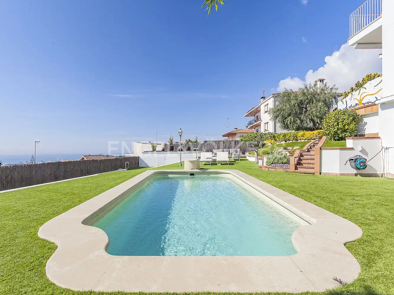 Piscina de Casa o xalet en venda en Mataró amb Aire condicionat, Calefacció i Jardí privat