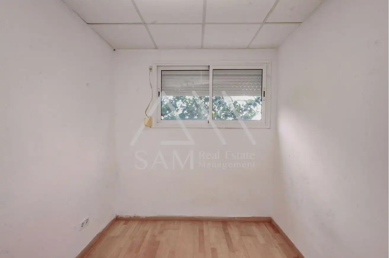 Planta baja en venta en Ciutat Meridiana