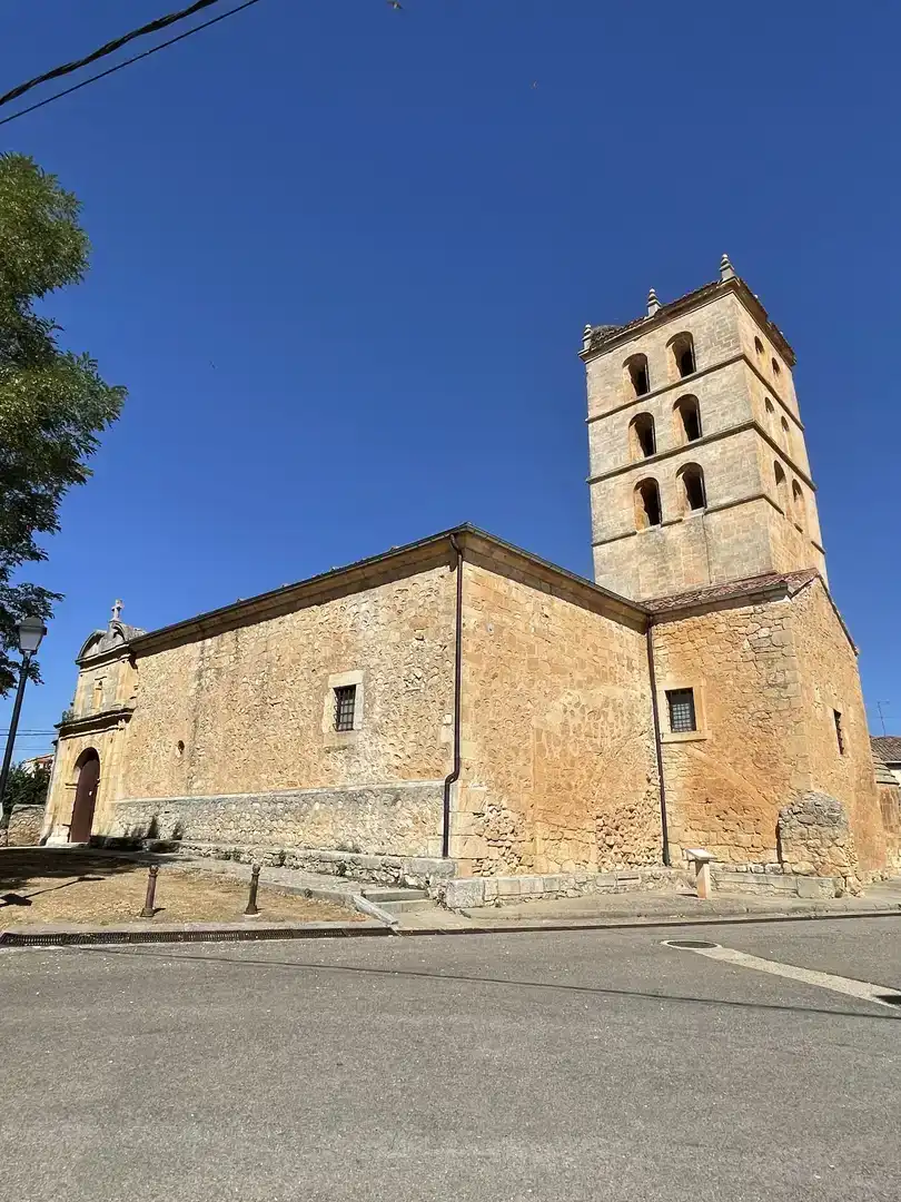 Vista exterior de Pis en venda en Cedillo de la Torre amb Jardí privat, Moblat i Balcó