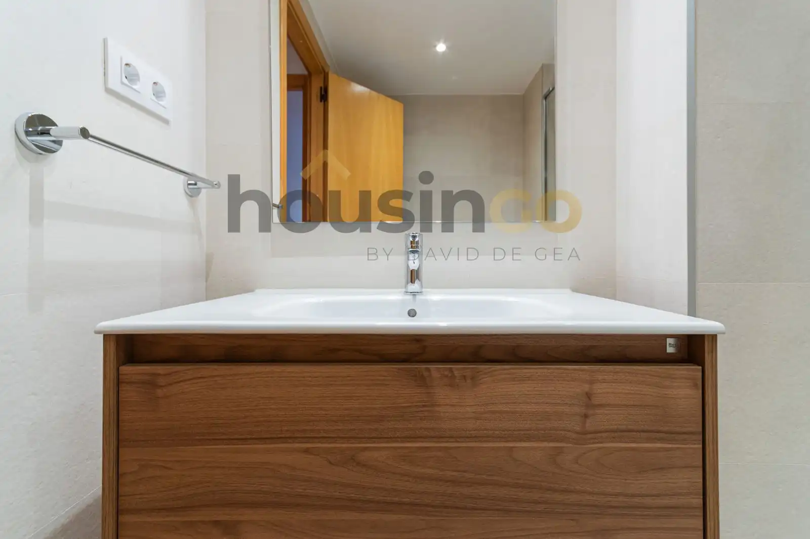 Bathroom of Flat for rent in Madrid  with Air Conditioner, Heating and Storage room