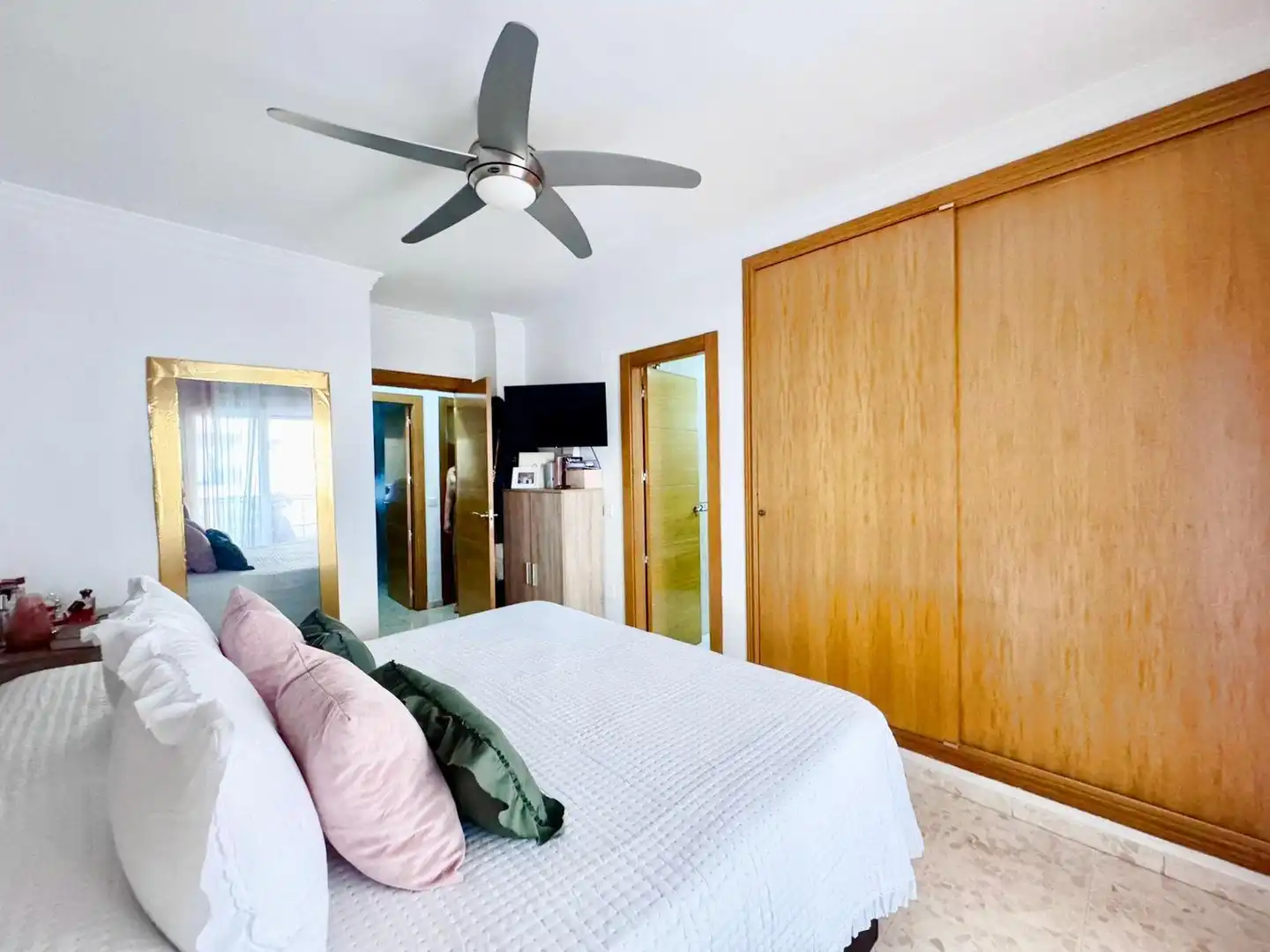 Habitación de Piso en venta en Málaga con Aire acondicionado, Terraza y Trastero